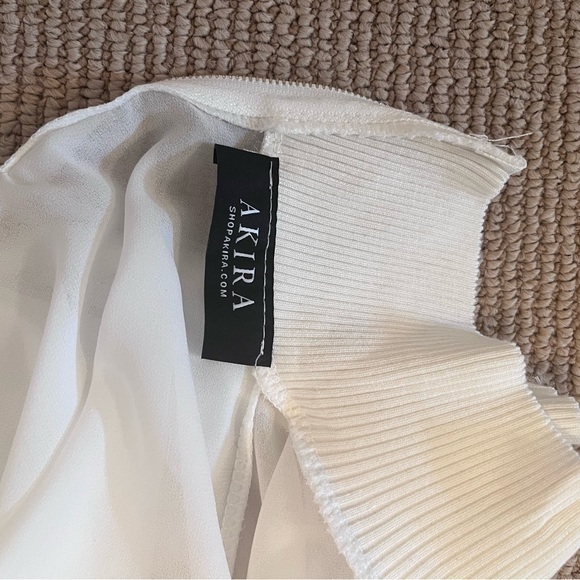 Akira white tunic - Picture 3 of 3